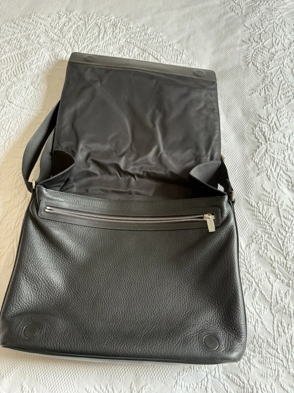 Tag Heuer Crossbody messenger bag pebbled leather luxury black Men’s